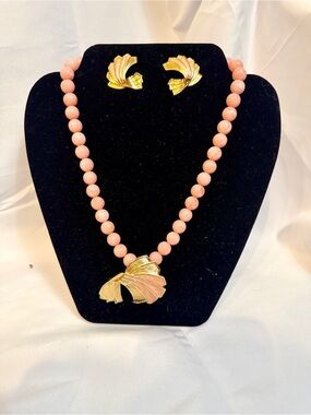 Avon Necklace Pink Beaded, Gold-Tone Pink Enamel Pendant & Earrings Vintage 18IN